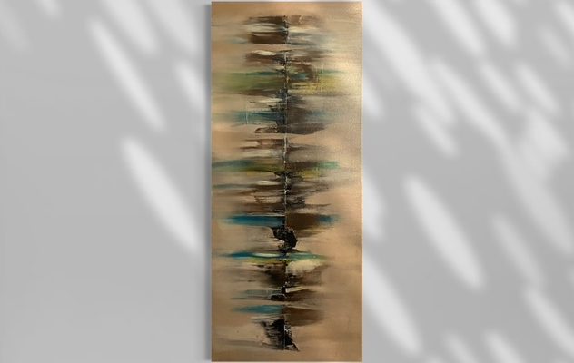 Abstraktes Kunstwerk mit verticalen Formen in natürlichen Farben und sanften Übergängen.