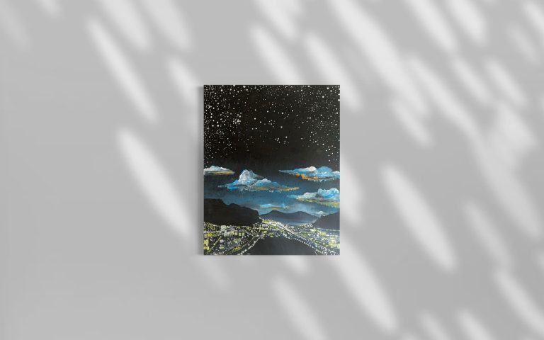 Nachtlandschaft mit Sternen und Wolken über einem dunklen Horizont.