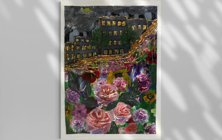 Bunte Blumen in einem urbanen Szenario mit hell erleuchteten Fenstern im Hintergrund.