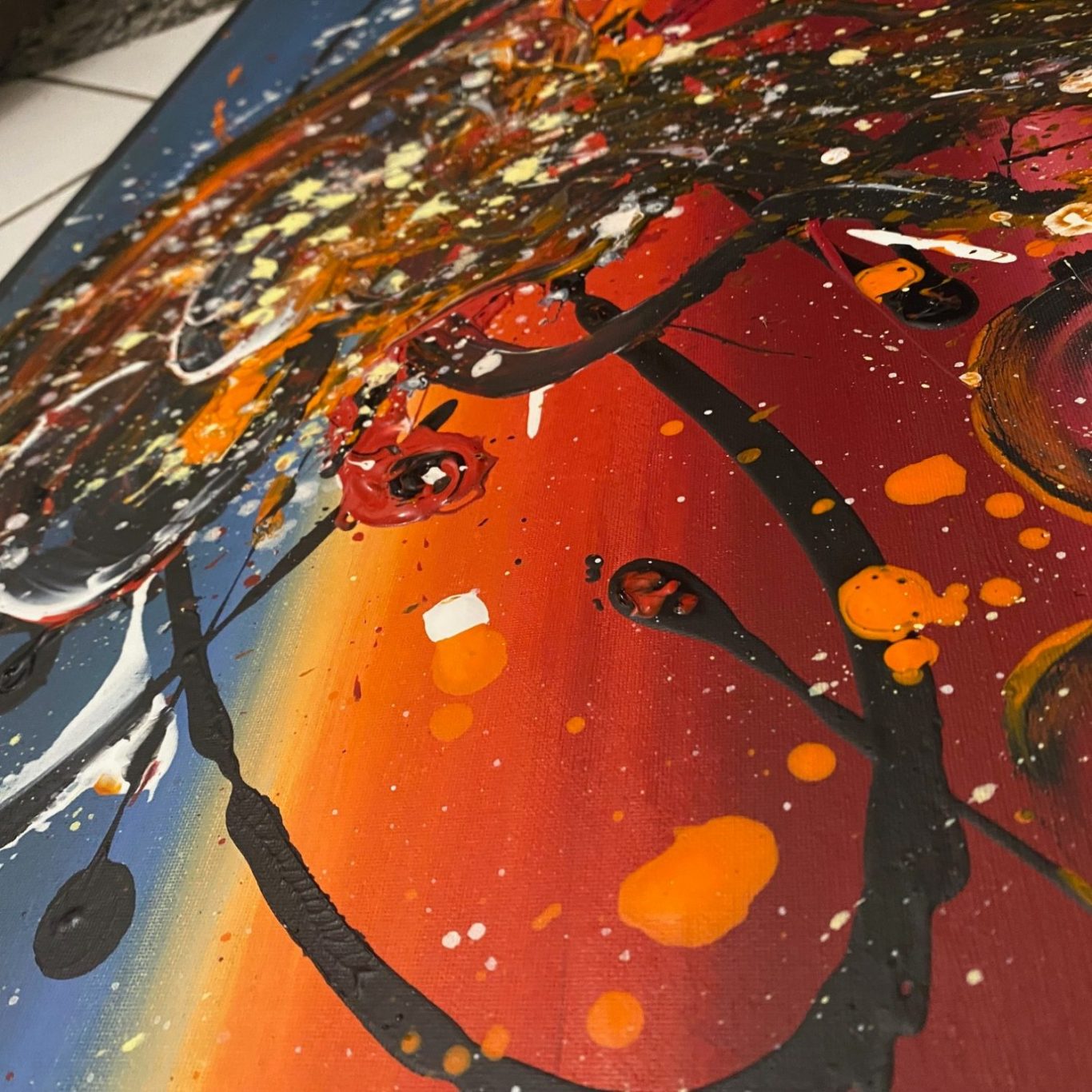 Abstraktes Kunstwerk mit lebhaften Farben und dynamischen, spritzenden Mustern.