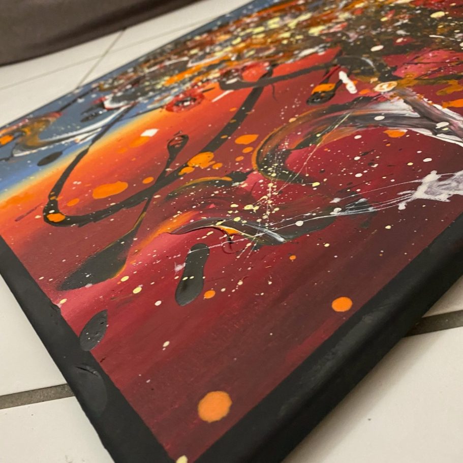 Farbenfrohes abstraktes Kunstwerk mit roten und blauen Farbtönen und dynamischen Mustern.